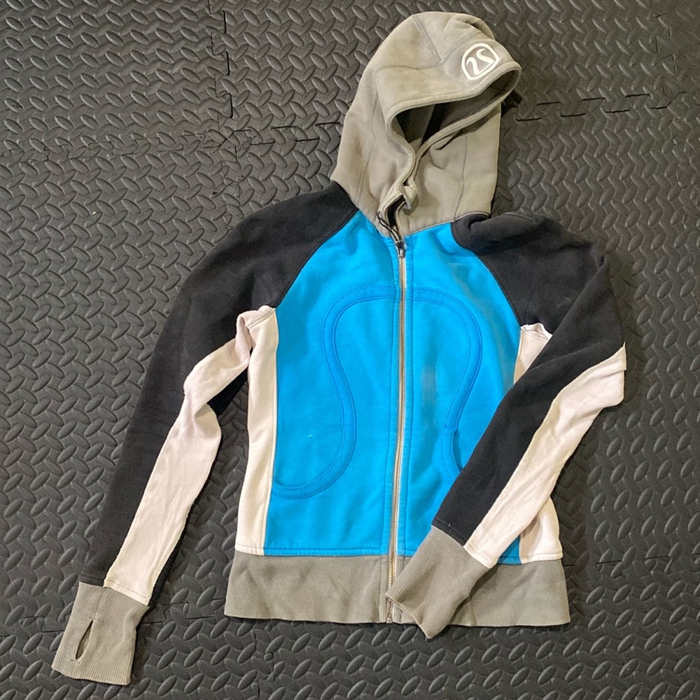 Lululemon size 4 well loved zip